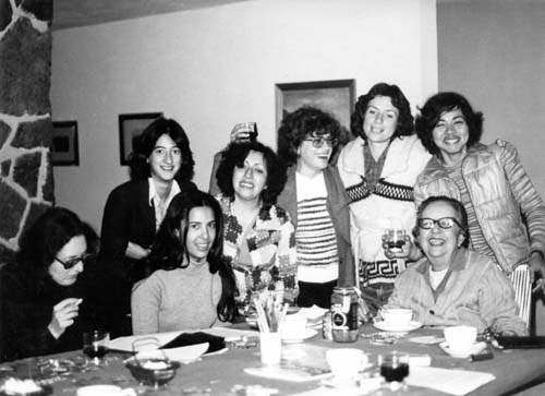 Imagen del Archivo Lésbico 5.04-ARCHIVO-DE-LESBIANAS-FEMINISTAS-MEXICO-1977-FOTOGRAFIA-HISTORICA-DE-UNA-REUNION-DE-TRABAJO-FEMINISTA-CON-PARTICIPACION-DE-AKRATAS-Y-DE-LESBOS